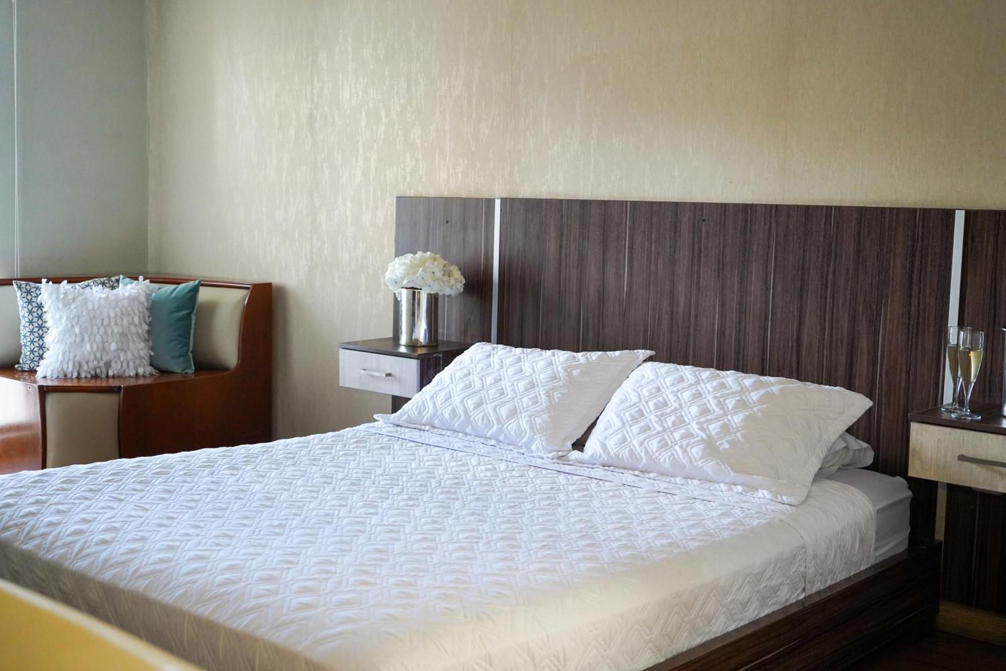 Y Santa Ana Apartahotel